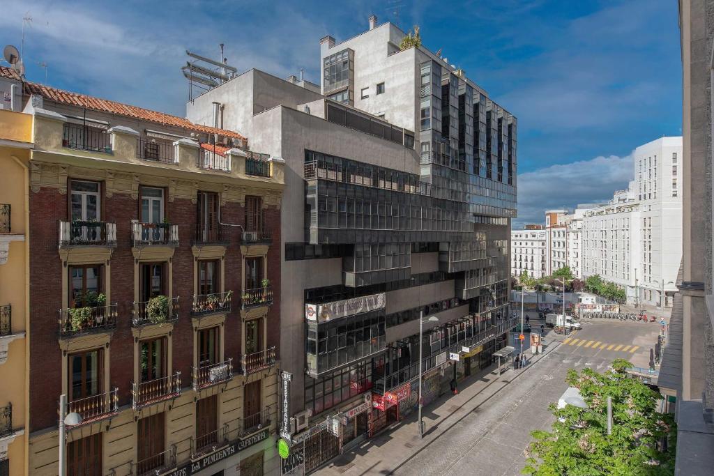 Nespecifikovaný výhled na destinaci Madrid nebo výhled na město při pohledu z hotelu