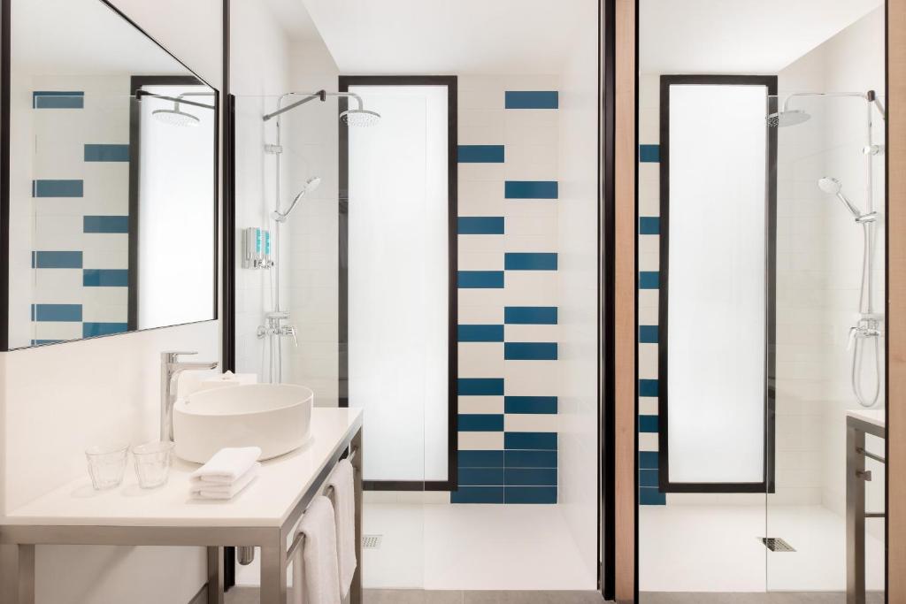 Aloft Madrid Gran Via - Resim 3