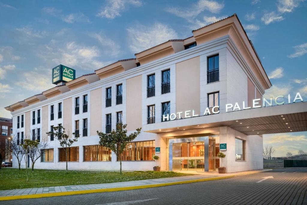un edificio de hotel con un hotel ag palacio en AC Hotel Palencia by Marriott, en Palencia