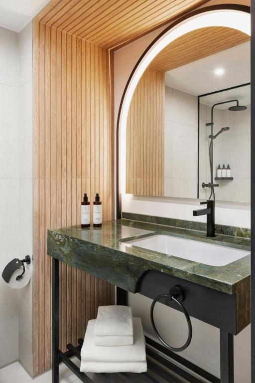 Imperial Riding School, Autograph Collection - 12