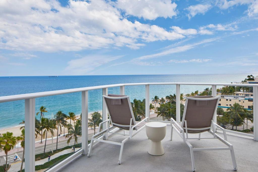 AC Hotel by Marriott Fort Lauderdale Beach - 环绕阳台，客房，2皇后，海景