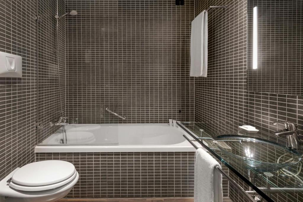 Koupelna v ubytování AC Hotel by Marriott Pisa