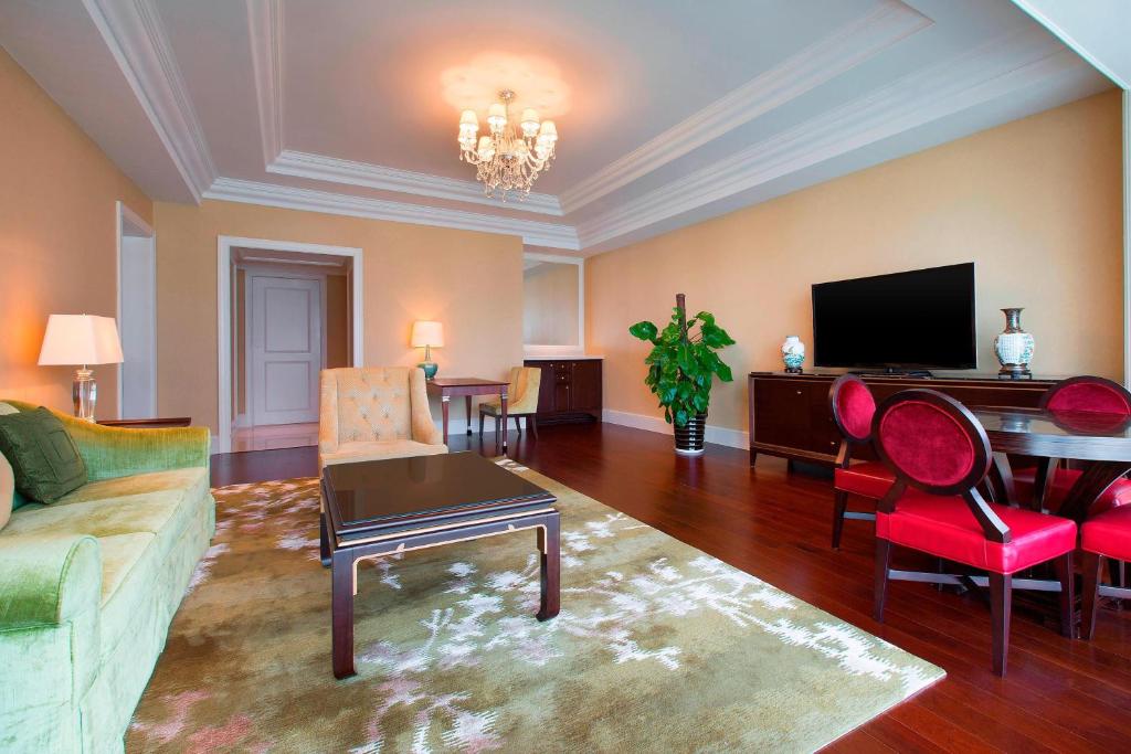 TV a/nebo společenská místnost v ubytování Sheraton Fuzhou Hotel