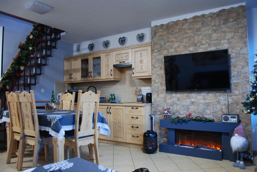 Kuchyňa alebo kuchynka v ubytovaní Apartament Butorowy Kościelisko