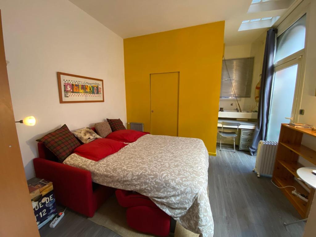 Photo de la galerie de l'établissement Chambre chez l'habitant avec salle de bain privative, à Saint-Ouen