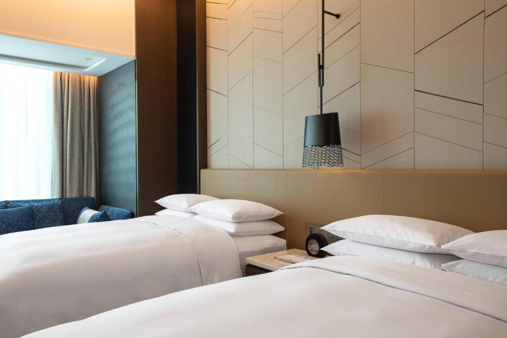 Renaissance Xi'an Hotelにあるベッド