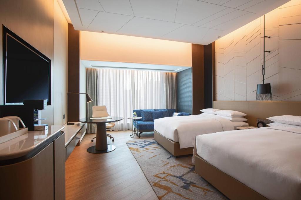 Renaissance Xi'an Hotelにあるテレビまたはエンターテインメントセンター