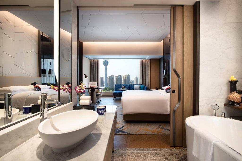 Renaissance Xi'an Hotelにあるバスルーム