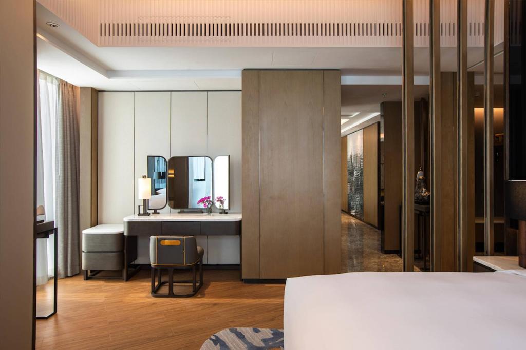 Renaissance Xi'an Hotelにあるベッド