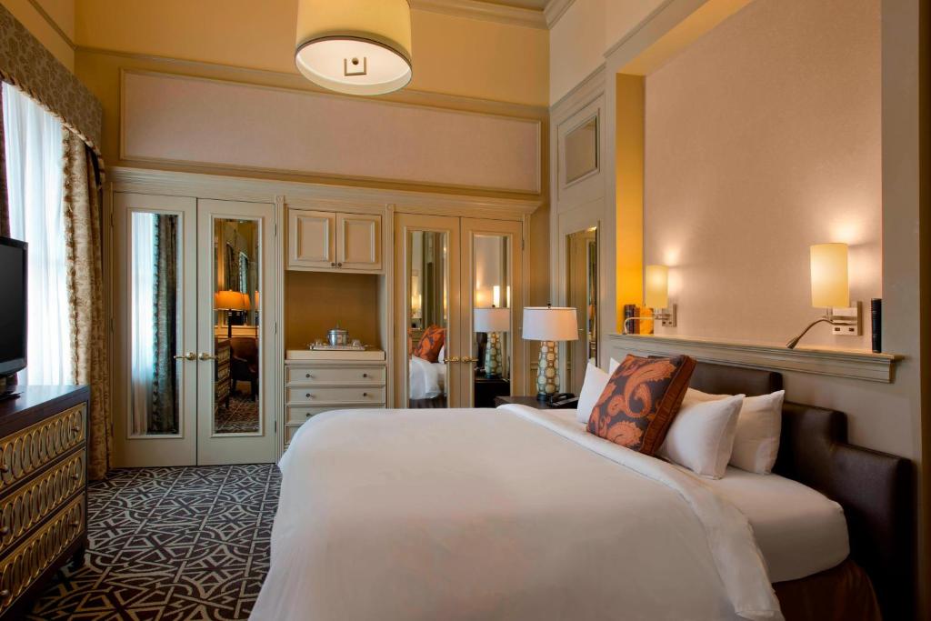a hotel room with a bed and a television at Hotel ICON, Autograph Collection in Houston