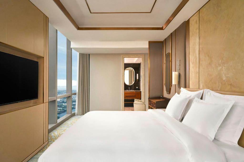 Suite Landmark Giường Cỡ King Với Tầm Nhìn Toàn Cảnh - Quyền Sử Dụng Club Lounge