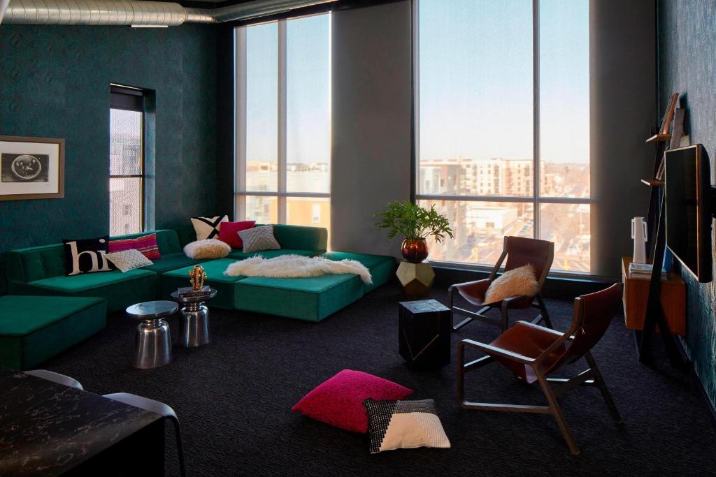 MOXY Minneapolis Uptown photo
