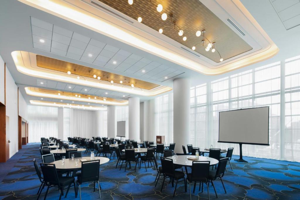 HONEYROSE Hotel, Montreal, a Tribute Portfolio Hotelにあるビジネスエリアまたは会議室