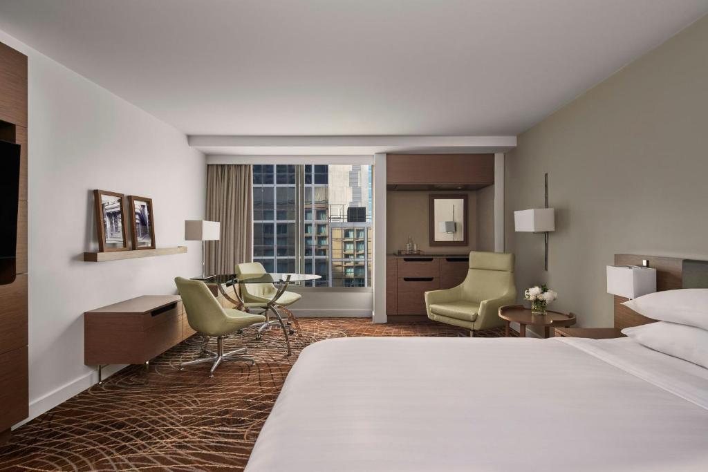 Postel nebo postele na pokoji v ubytování Melbourne Marriott Hotel