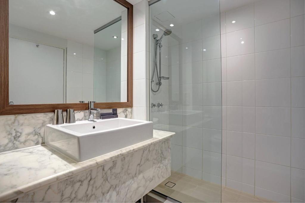 Koupelna v ubytování Melbourne Marriott Hotel