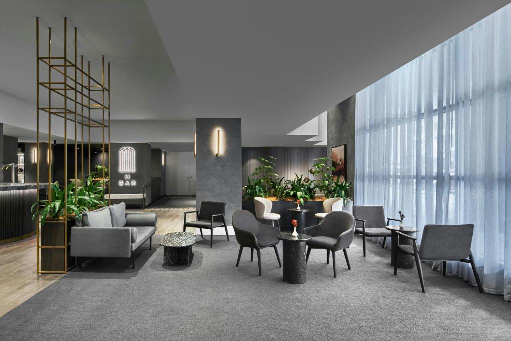 Posezení v ubytování Melbourne Marriott Hotel