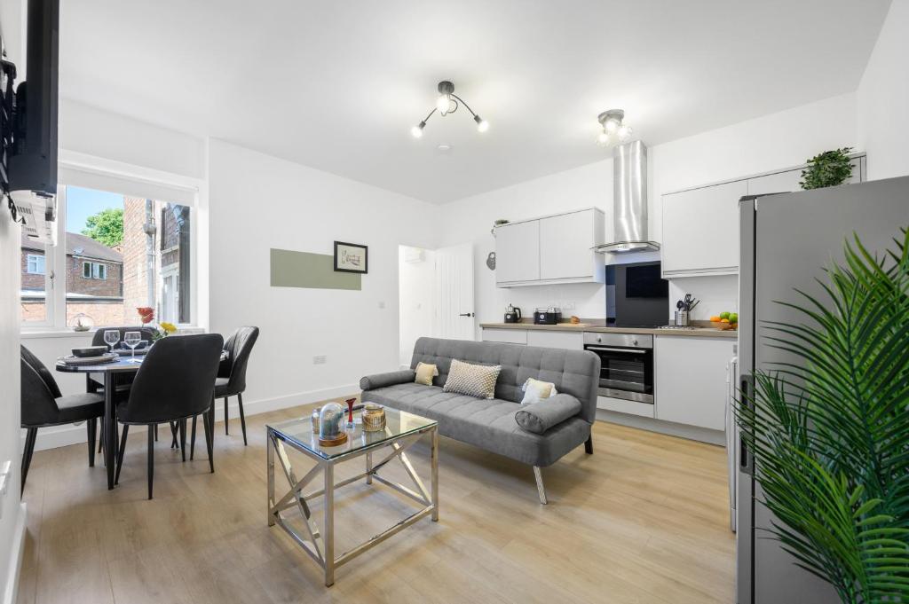 Köök või kööginurk majutusasutuses Ideal Lodgings In Urmston