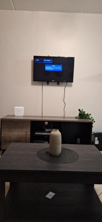 Μια τηλεόραση ή/και κέντρο ψυχαγωγίας στο Your Home Away from Home