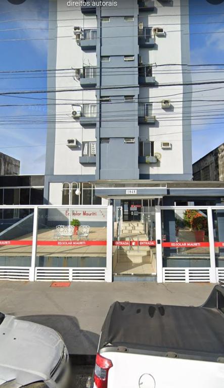 a white car parked in front of a building at Apto Pedreira para círio e cop30 in Belém