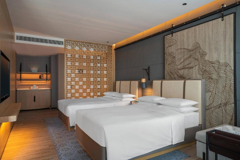 Postel nebo postele na pokoji v ubytování Renaissance Xiamen Hotel