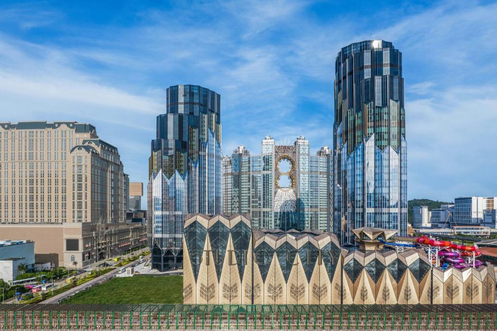 Nespecifikovaný výhled na destinaci Macao nebo výhled na město při pohledu z hotelu
