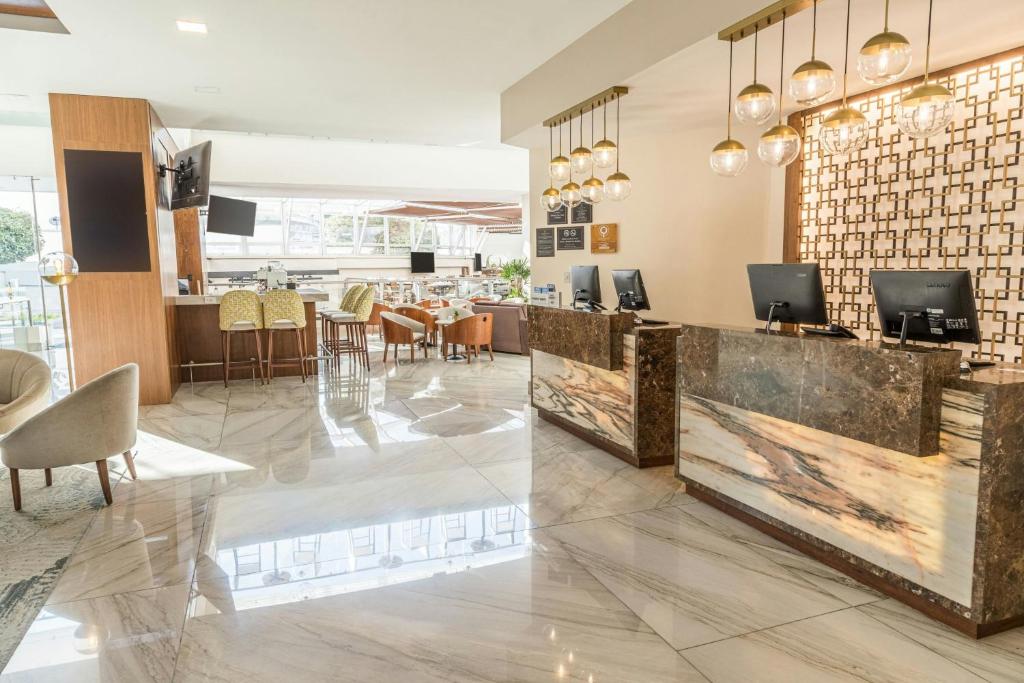 TV a/nebo společenská místnost v ubytování Sheraton Quito