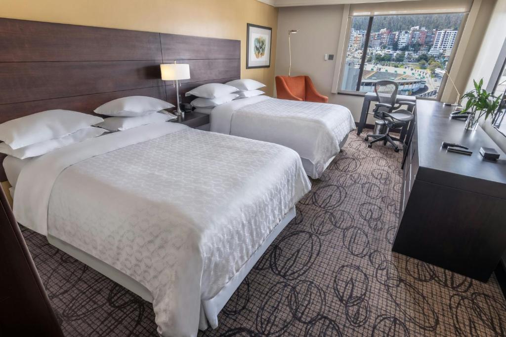 Postel nebo postele na pokoji v ubytování Sheraton Quito