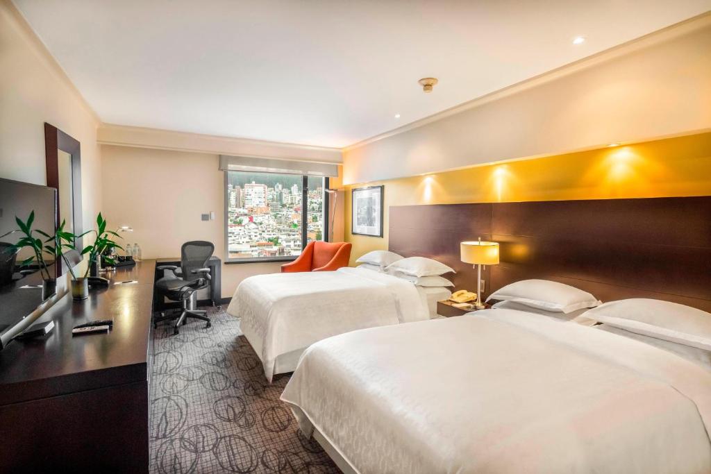 Postel nebo postele na pokoji v ubytování Sheraton Quito