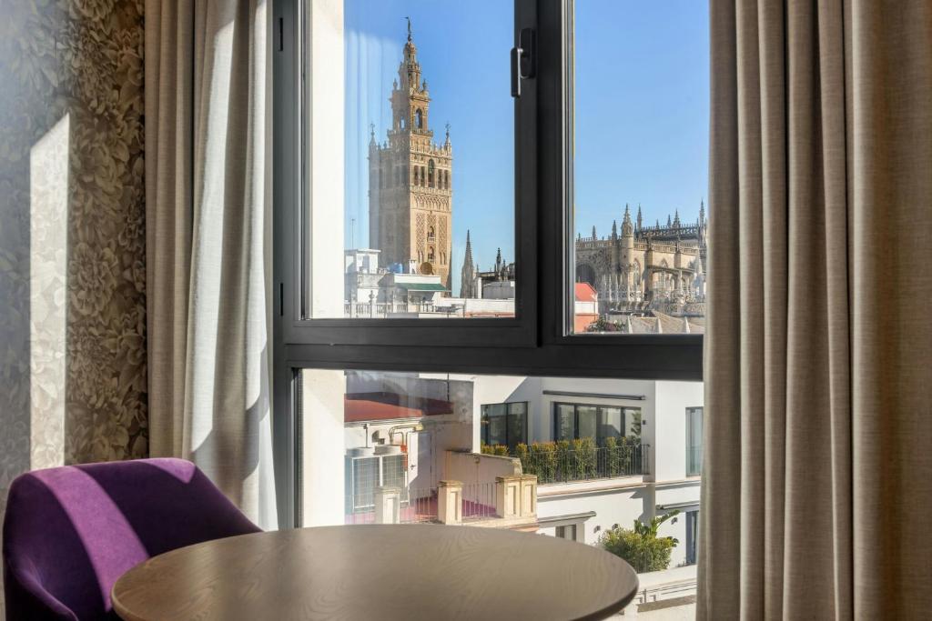 Querencia de Sevilla, Autograph Collection - 16