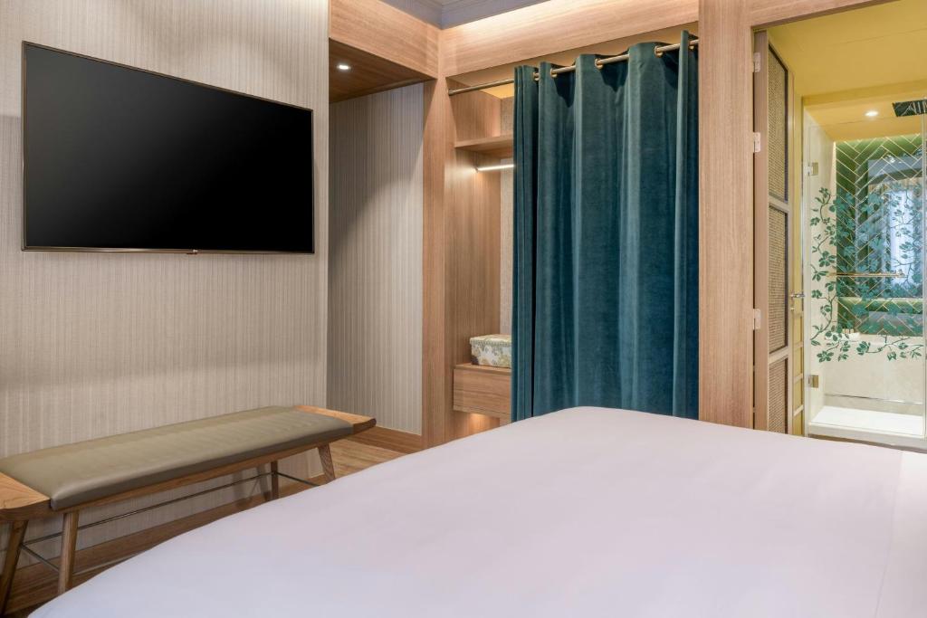 Querencia de Sevilla, Autograph Collection - 4