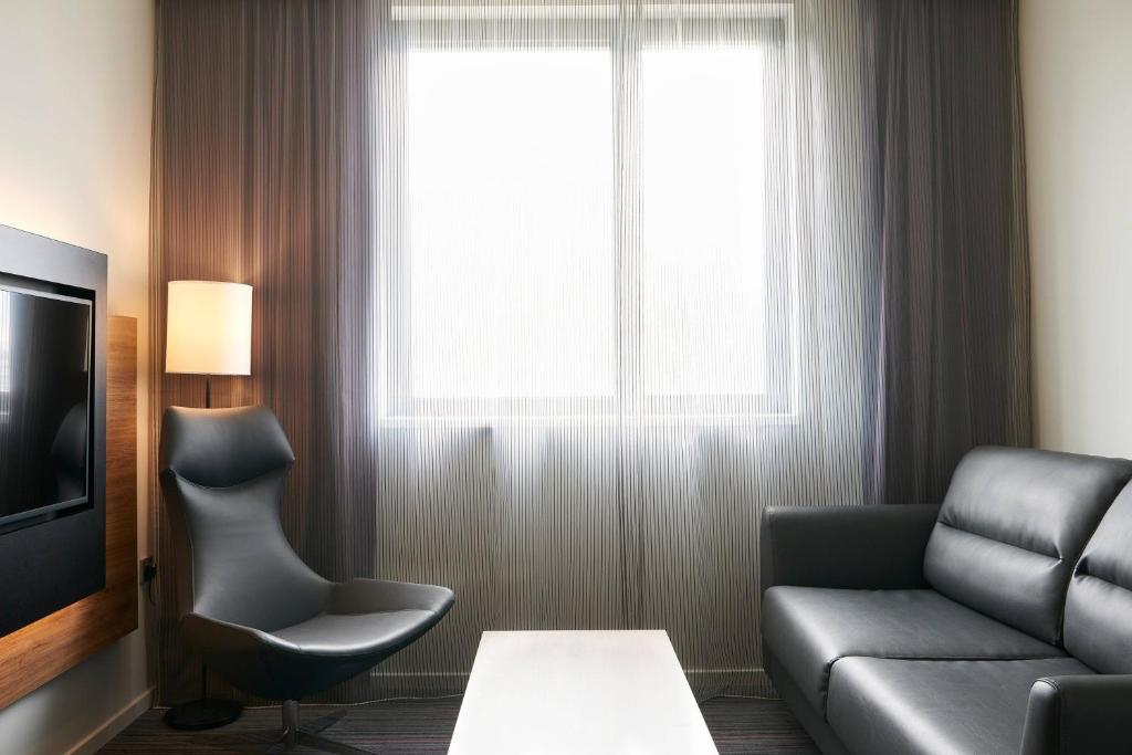 Posezení v ubytování Moxy Milan Linate Airport