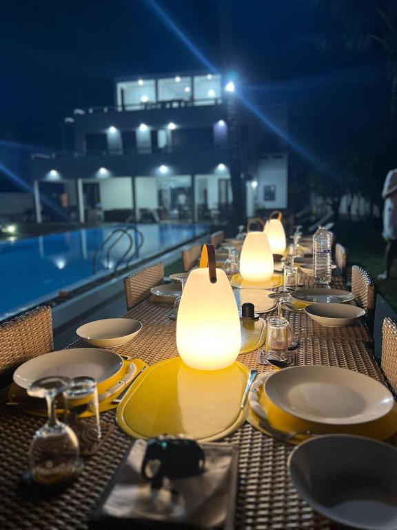 Bazén v ubytování Silverlane Beach House nebo v jeho okolí