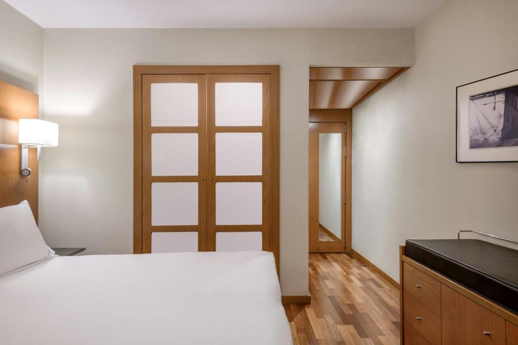 AC Hotel Sevilla Fórum by Marriott - Habitación Estándar Con Cama Queen