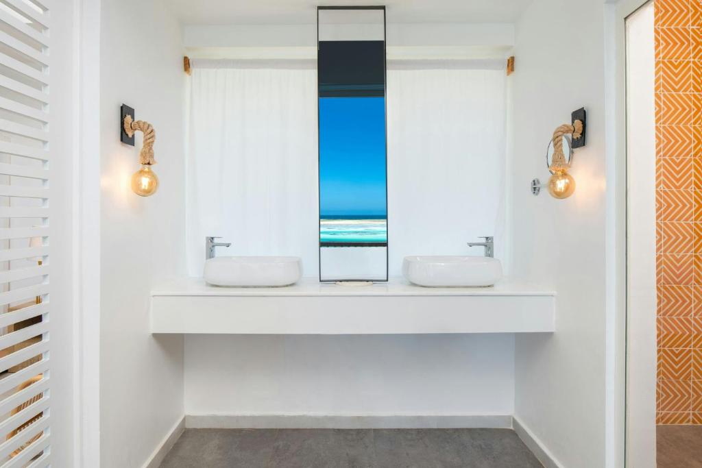 Kamar mandi di Le Mersenne Zanzibar, Autograph Collection