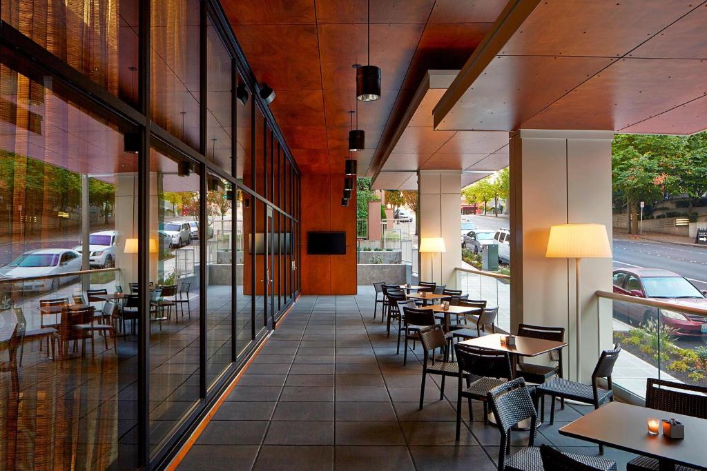 Restaurace v ubytování AC Hotel by Marriott Seattle Bellevue/Downtown