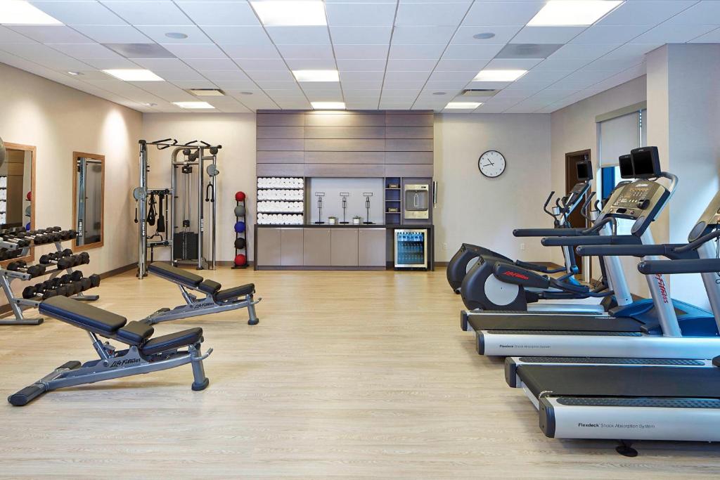 Fitness centrum a/nebo fitness zařízení v ubytování AC Hotel by Marriott Seattle Bellevue/Downtown