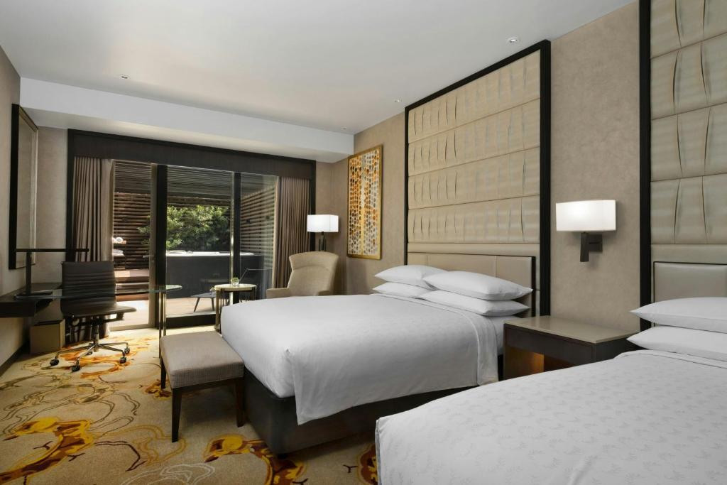 Postel nebo postele na pokoji v ubytování Sheraton Manila Hotel at Newport World Resorts