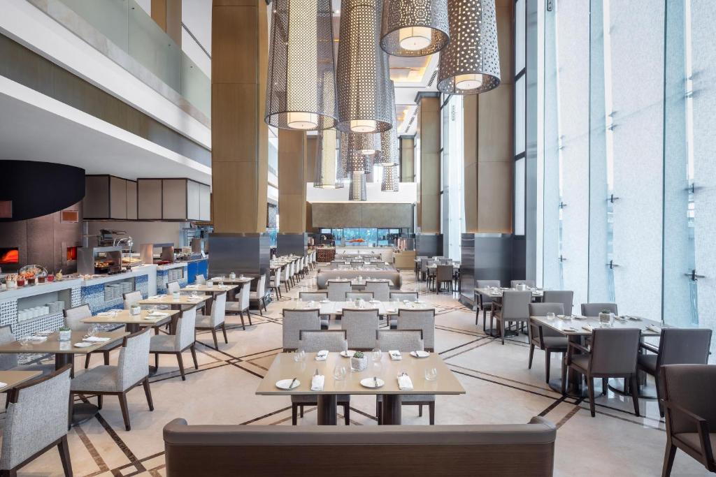 Restaurace v ubytování Sheraton Manila Hotel at Newport World Resorts