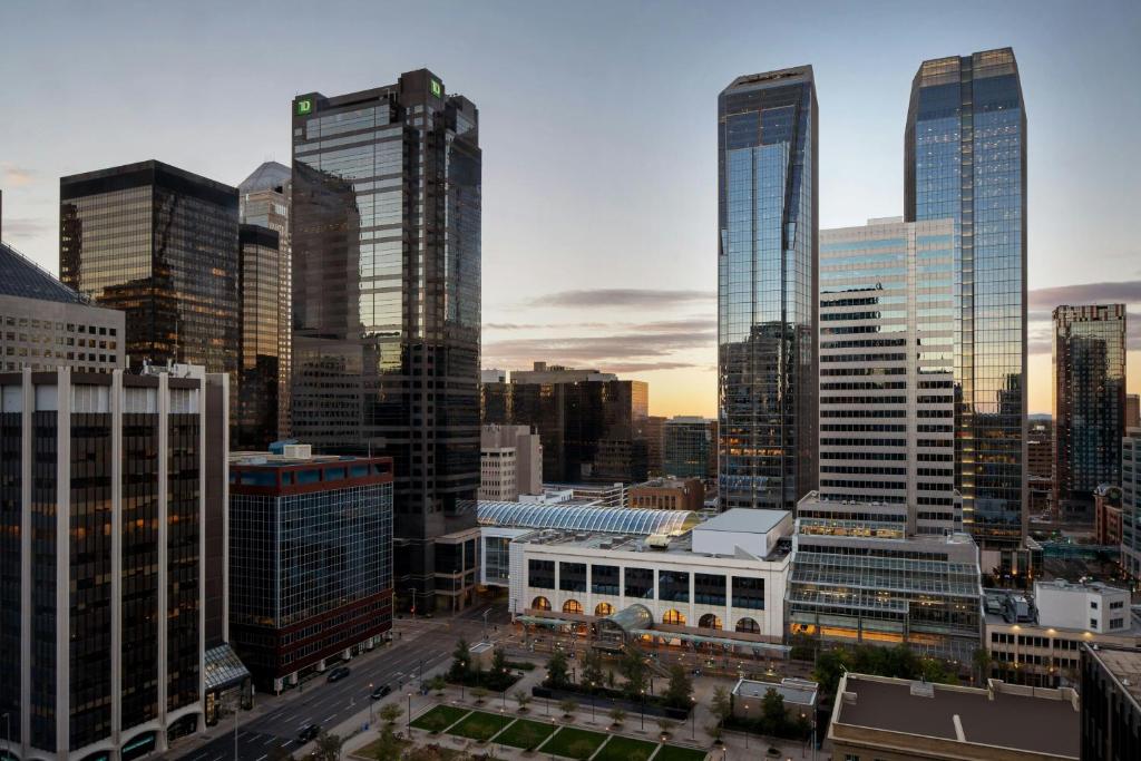 Nespecifikovaný výhled na destinaci Calgary nebo výhled na město při pohledu z hotelu