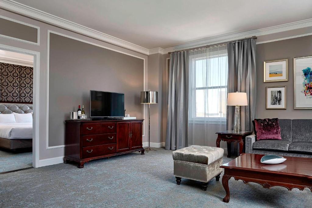 The Hotel Saskatchewan, Autograph Collection - Deluxe Suite