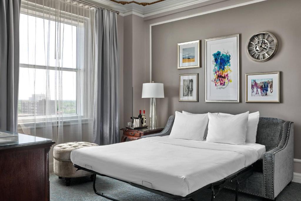 The Hotel Saskatchewan, Autograph Collection - Junior Suite