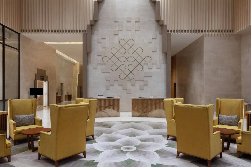 Posezení v ubytování Courtyard by Marriott Madurai