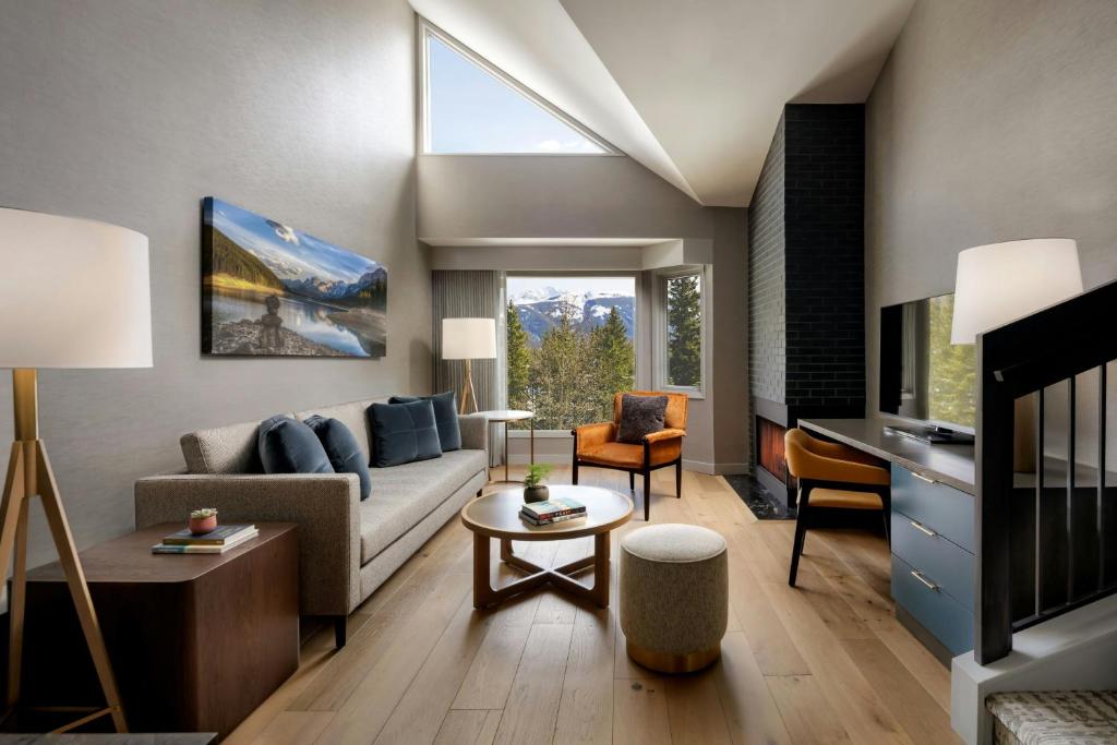 Posezení v ubytování Kananaskis Mountain Lodge, Autograph Collection