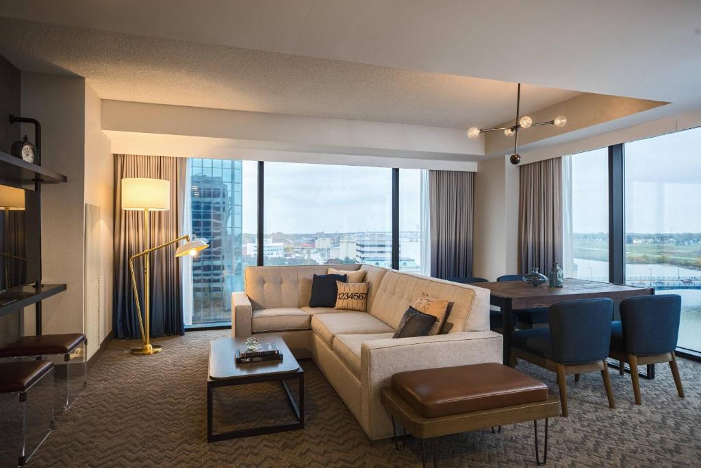 Renaissance Toledo Downtown Hotel - 