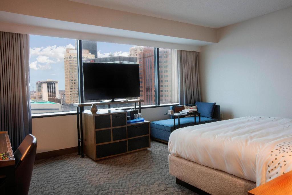 Renaissance Toledo Downtown Hotel - 