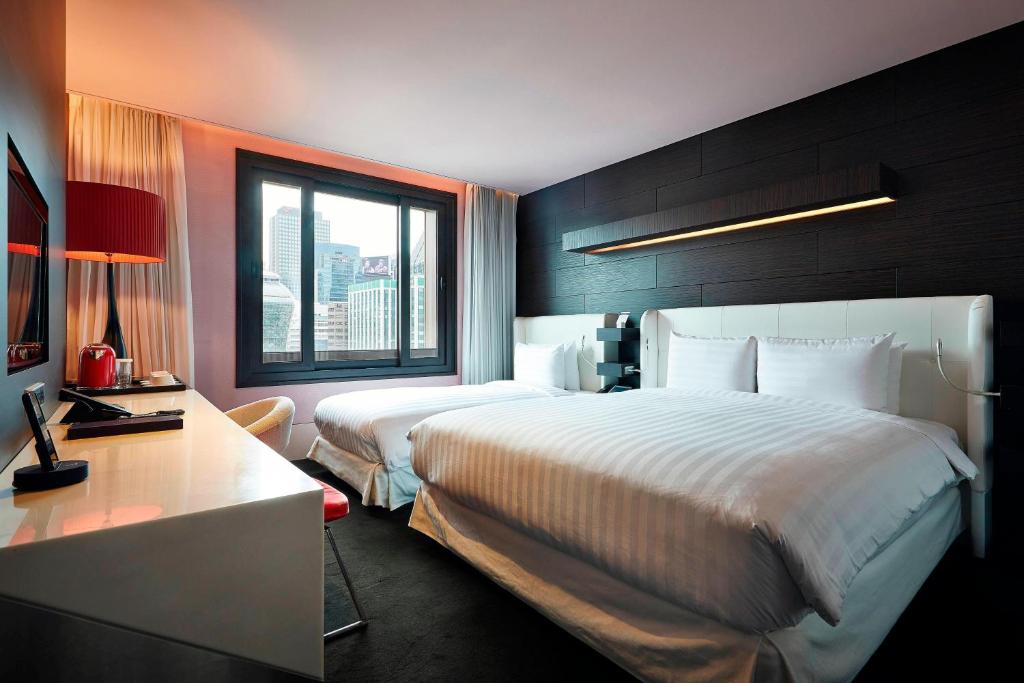 Ein Bett oder Betten in einem Zimmer der Unterkunft THE PLAZA Seoul, Autograph Collection
