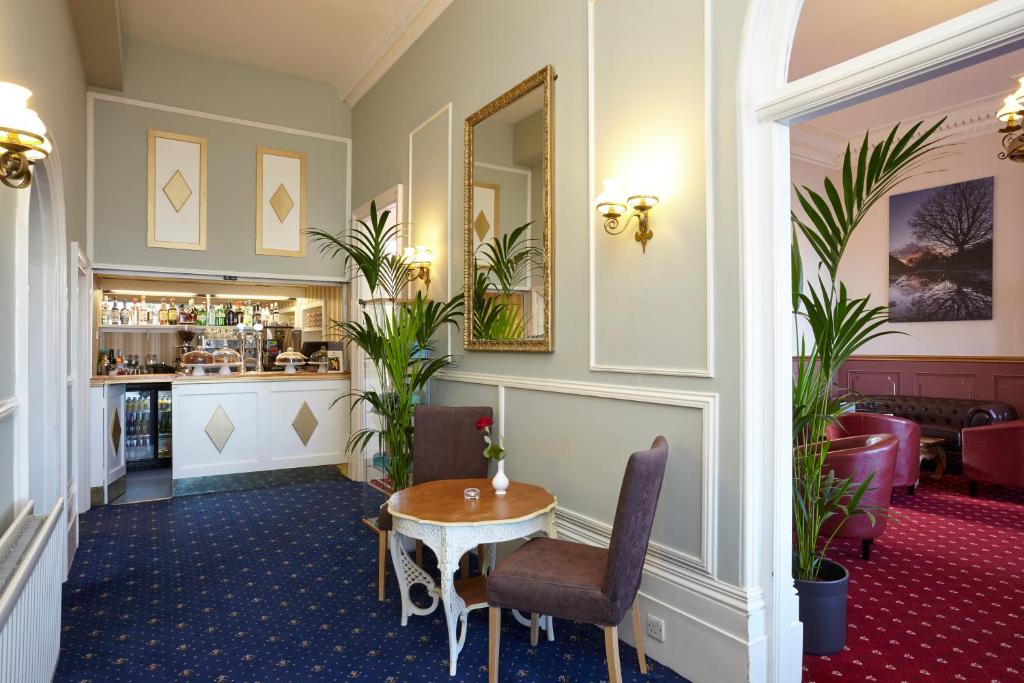 Posezení v ubytování Royal Esplanade Hotel