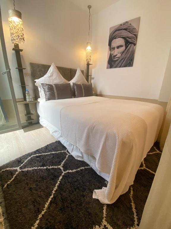 Postel nebo postele na pokoji v ubytování Riad Dar 73