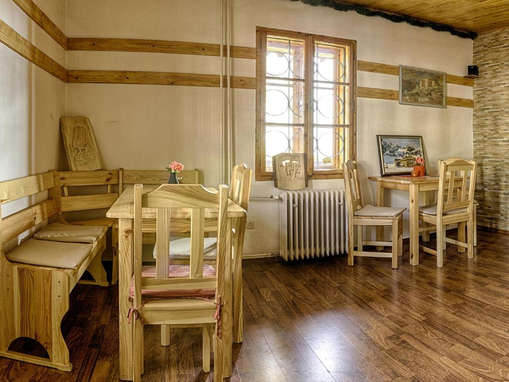 TV a/nebo společenská místnost v ubytování Švajčiarsky Dom