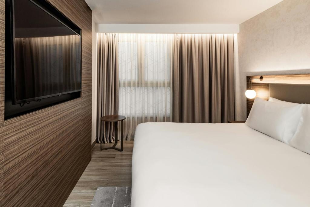 AC Hotel by Marriott St Julian's - 4